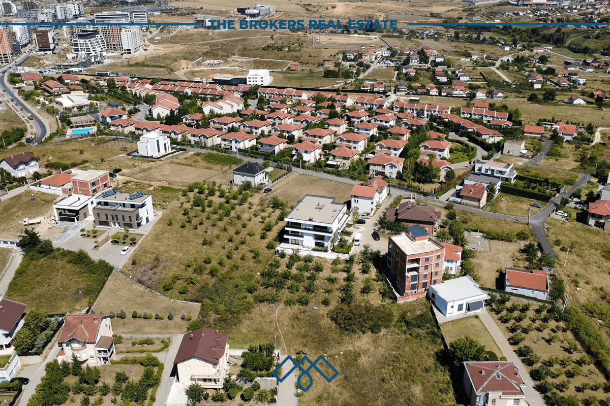 Parcelë në shitje 10 Ari – mbrapa Fshatit Ndërkombëtar. 4