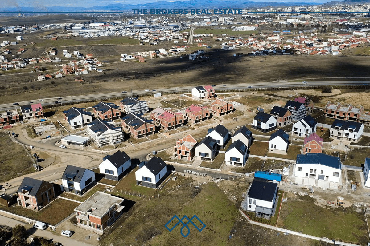 Shtëpi 210m2 në shitje – Lagjja Qendresa e Re/Veternik 3