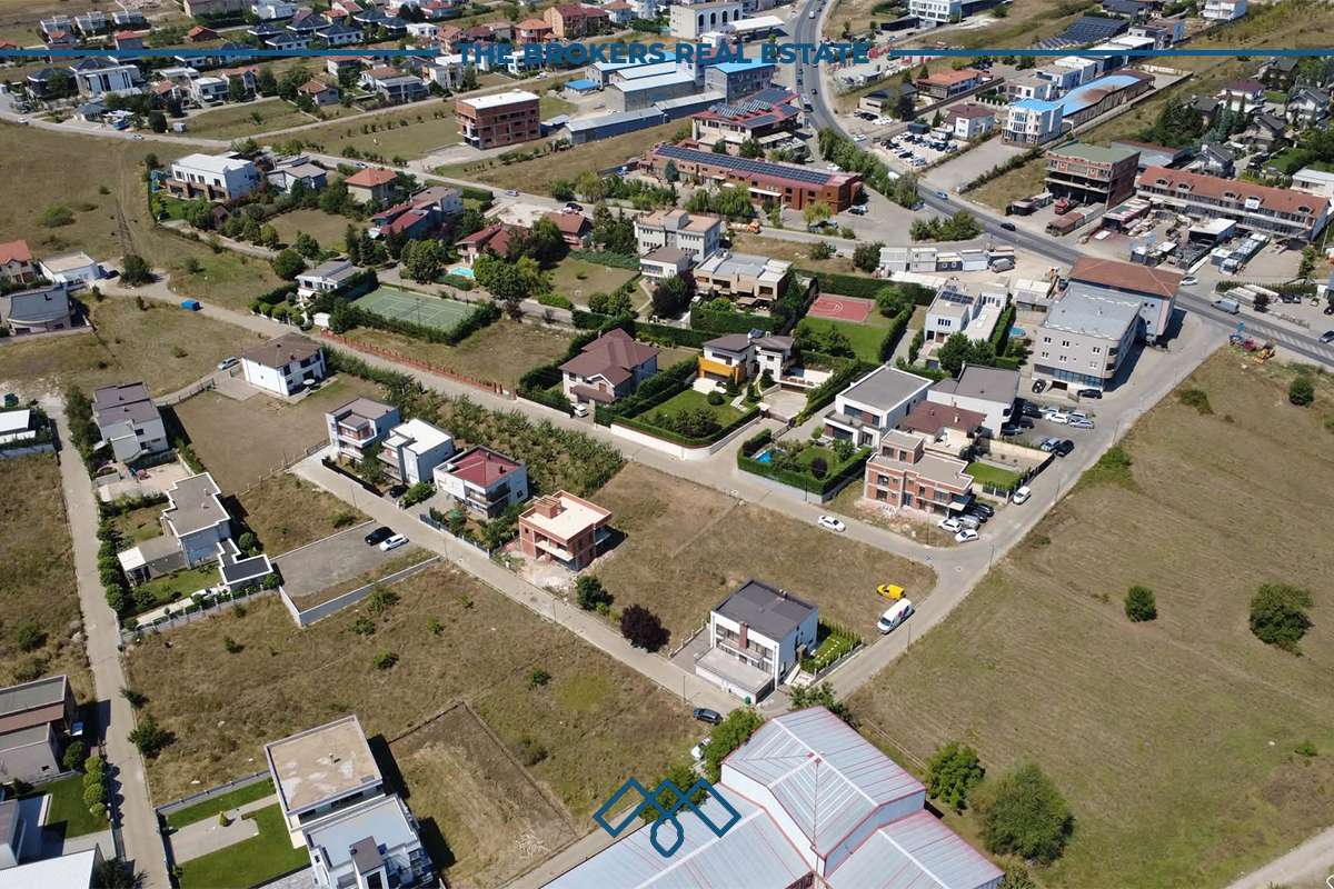 Parcelë në shitje 4,4 ari – Lagjja Logreta – Çagllavicë. 4