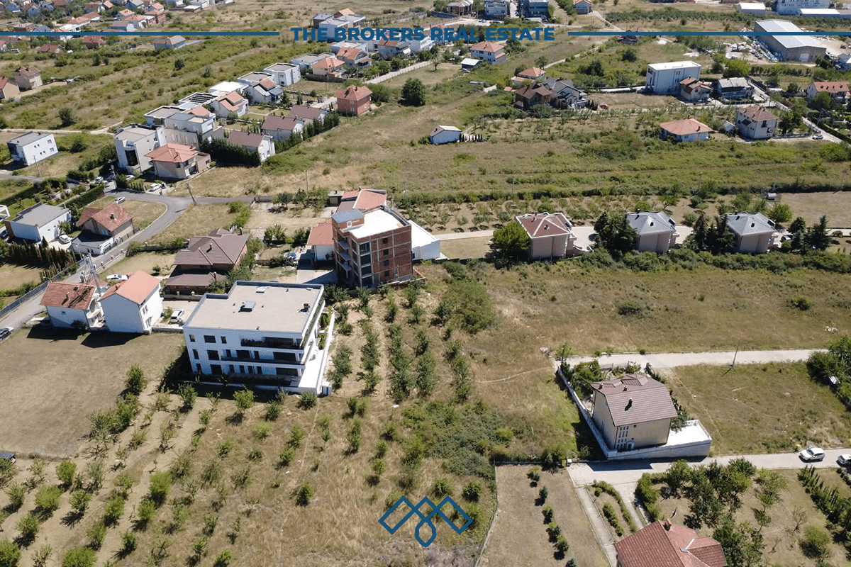Parcelë në shitje 10 Ari – mbrapa Fshatit Ndërkombëtar. 2