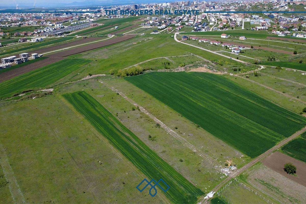 Parcelë në shitje 10 Ari – Llapllasellë, me mundësi ndarje në 3 parcela nga 3.33 ari. 2