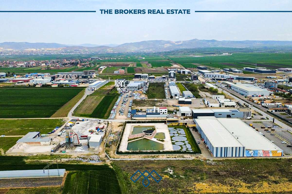 Truall në shitje 40 Ari – afër Marigona Residence. 2