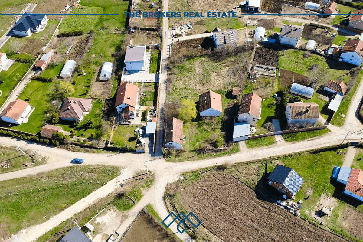 Truall në shitje 16 Ari – Miradi e Epërme (Fushë Kosovë). 3