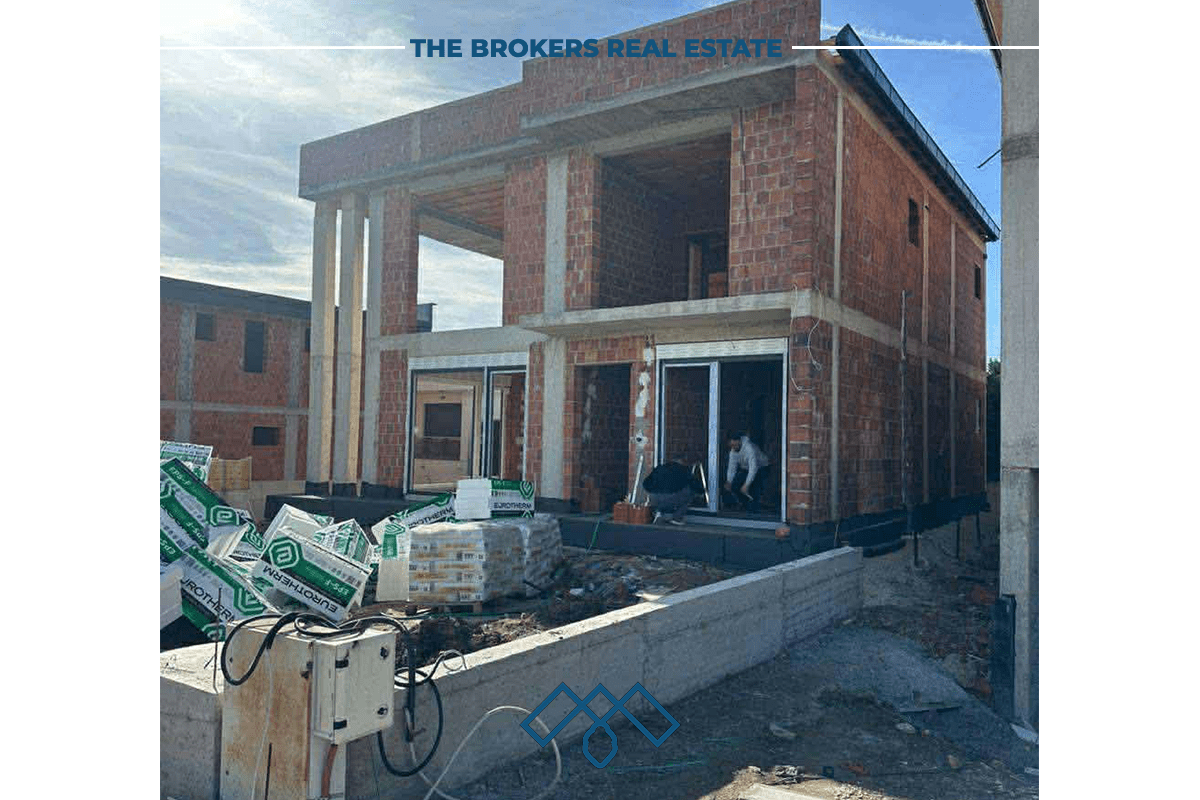Shtëpi në shitje 290m2 – Veternik (mbrapa Gorenjës).