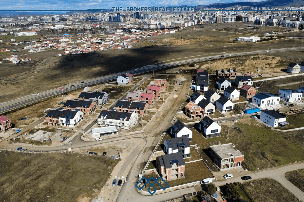 Shtëpi 210m2 në shitje – Lagjja Qendresa e Re/Veternik 2