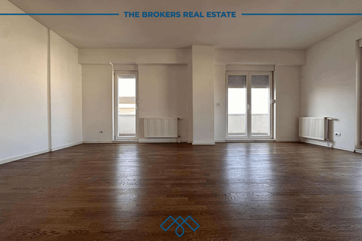 Penthouse 137m2 + 100m2 terasë, me qira në lagjen Kalabria, tek banesat e Centralit. 2