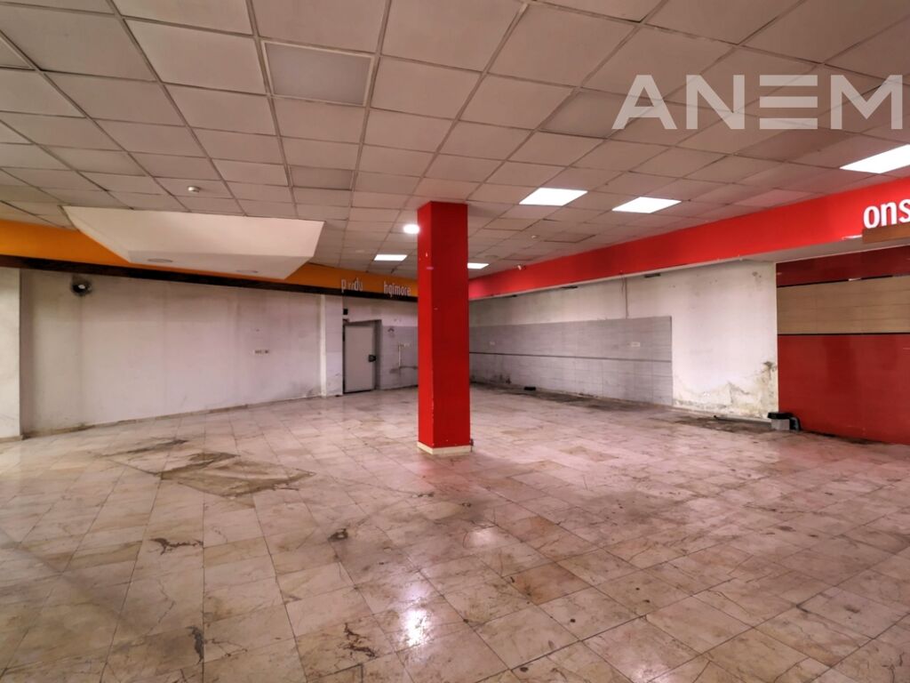 Lokal me qira 250m² në lagjen Aktash 3