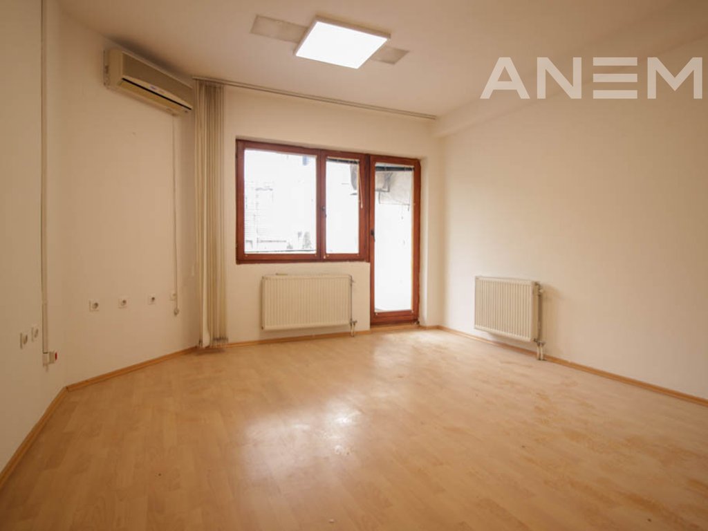 Zyre me qira me 4 hapësira pune në Pejton 4
