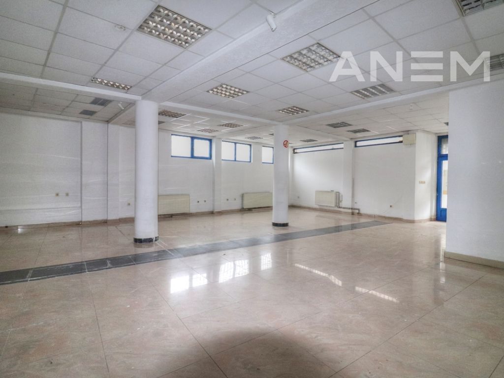 Objekt me qira 550m2 në Qendër