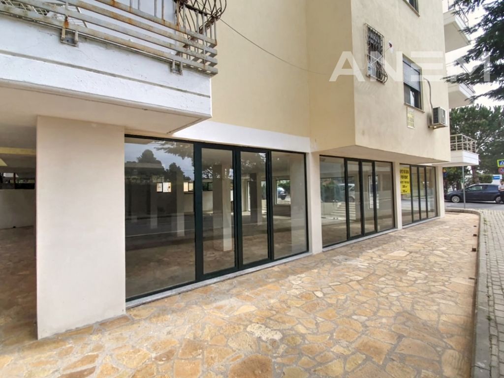 Lokal me qira 300 m2 në Durrës 3