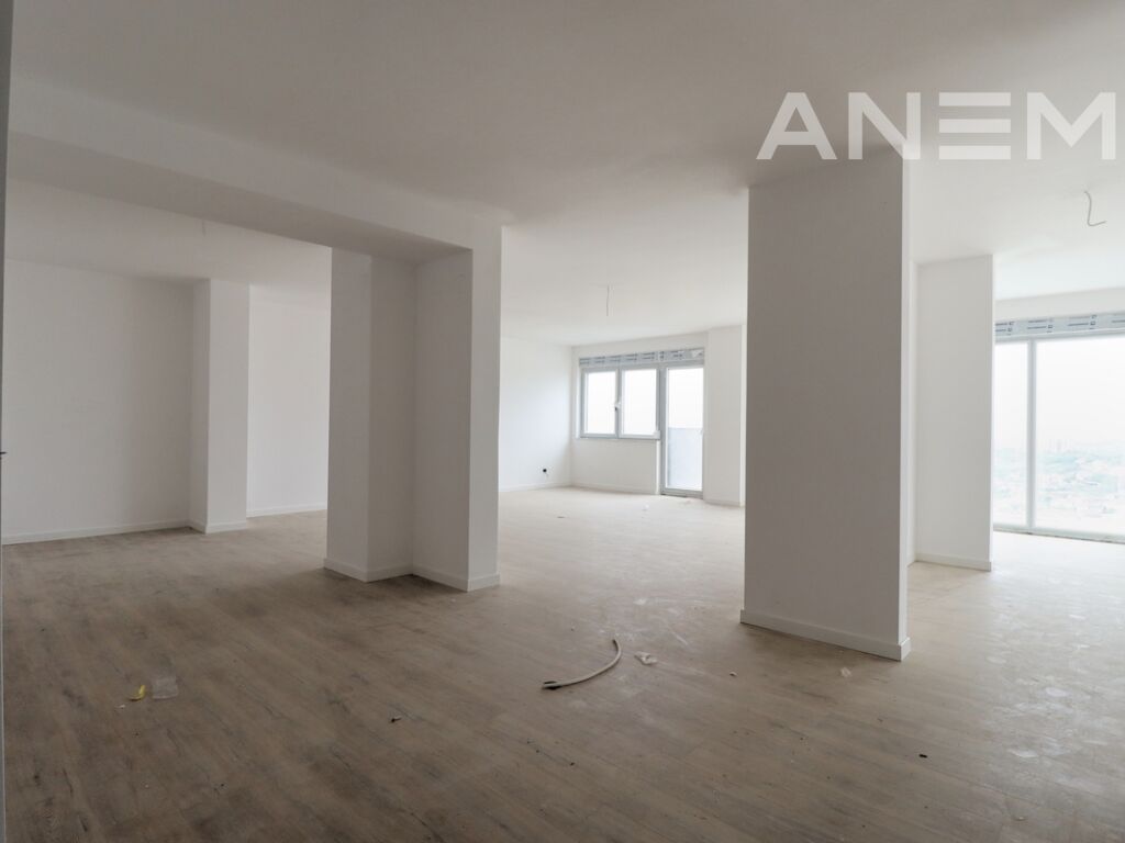 Penthouse në shitje 252m² në lagjen Kodrina 3