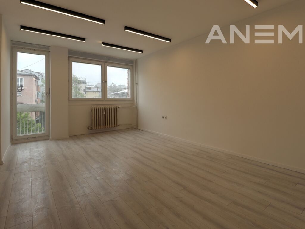 Banesë/Zyre me qira me 4 hapësira pune në Qendër 4