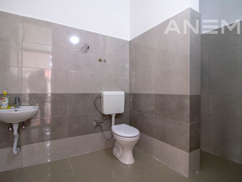 Lokal me qira me 1 hapësirë pune në Mati 1 3