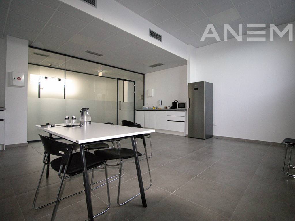 Objekt me qira 835m² në magjistralen Prishinë-Gjilan 4