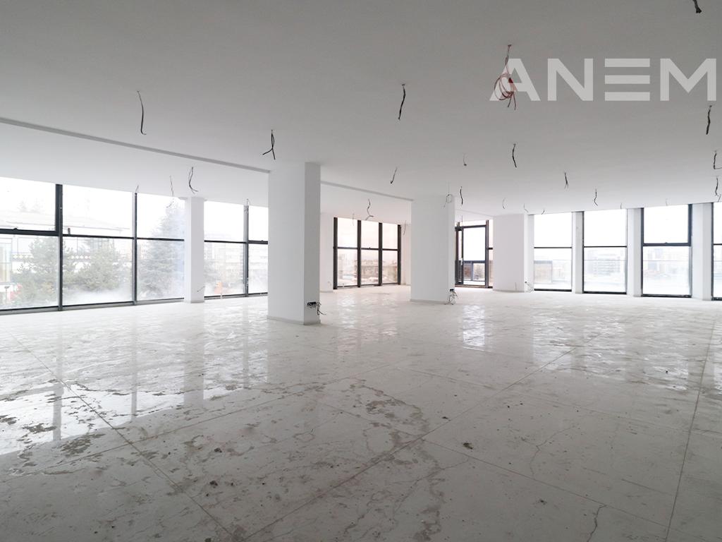 Objekt me qira 3345.46m² në Aktash 3