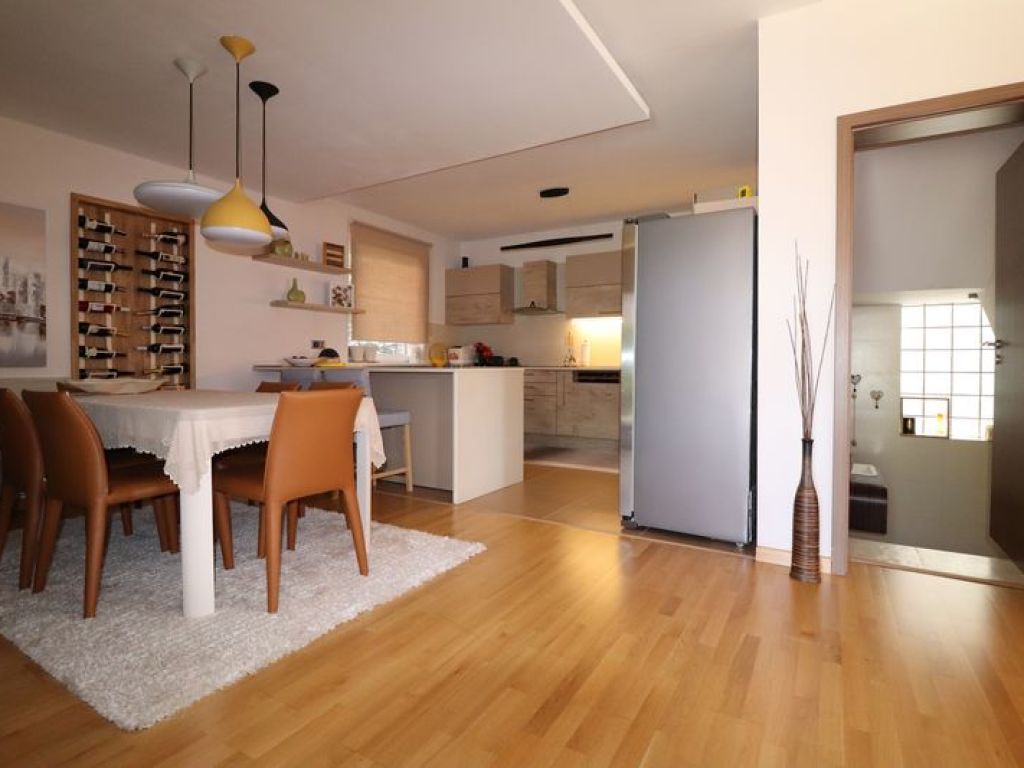 Shtëpia në shitje 300m2 në lagjën Nic 2