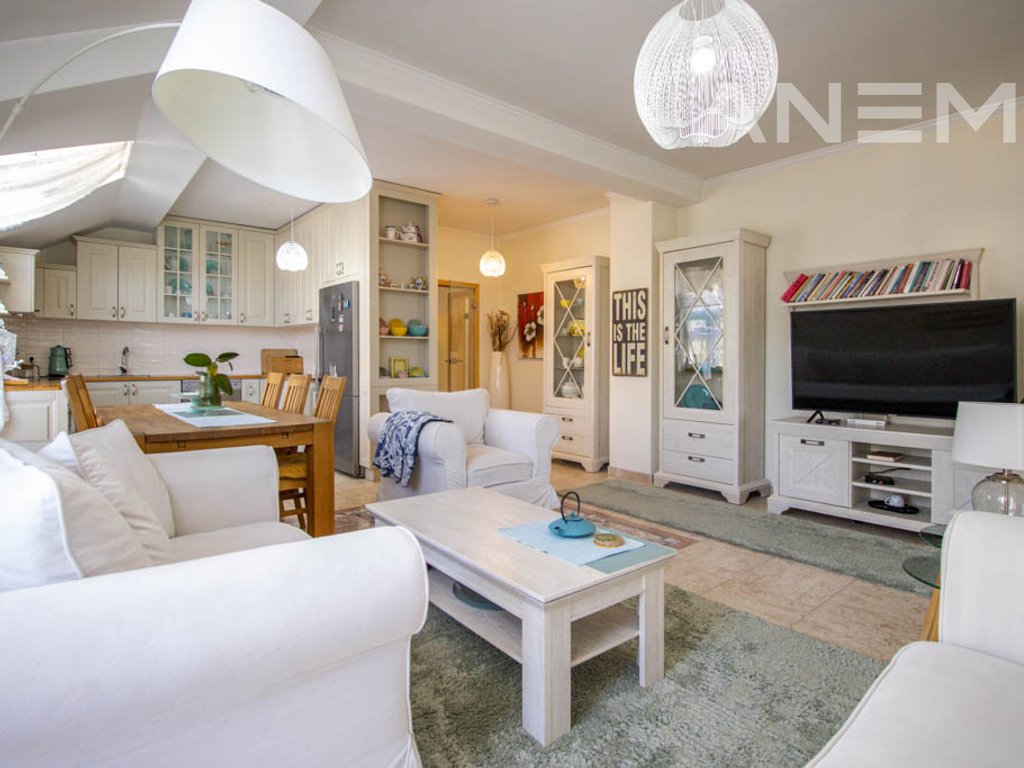 Kat shtëpie me qira 280m² në Pejton 2