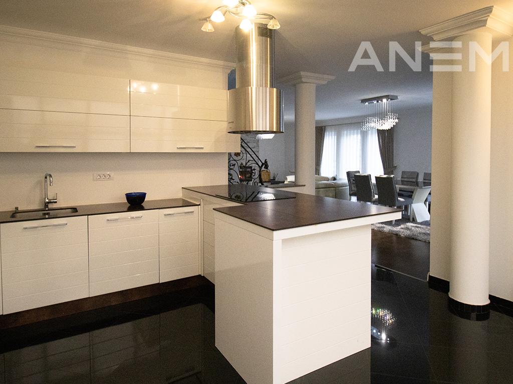 Shtëpi me qira 400m² në Veternik 4