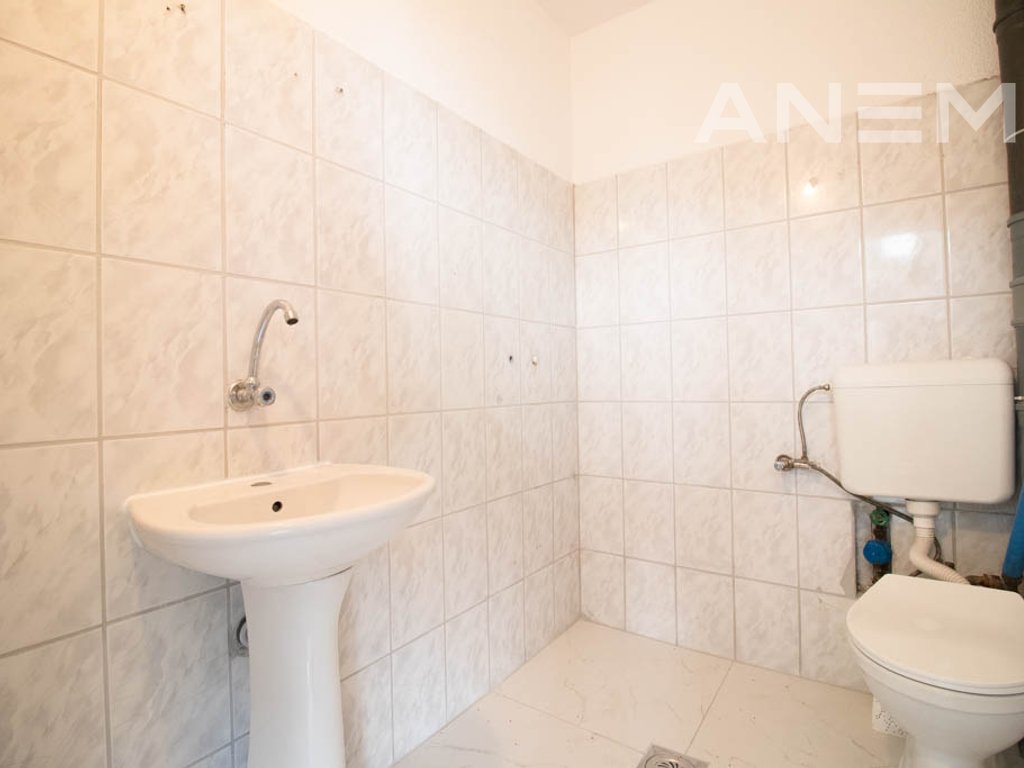 Lokal me qira 120m² në Qendër 3