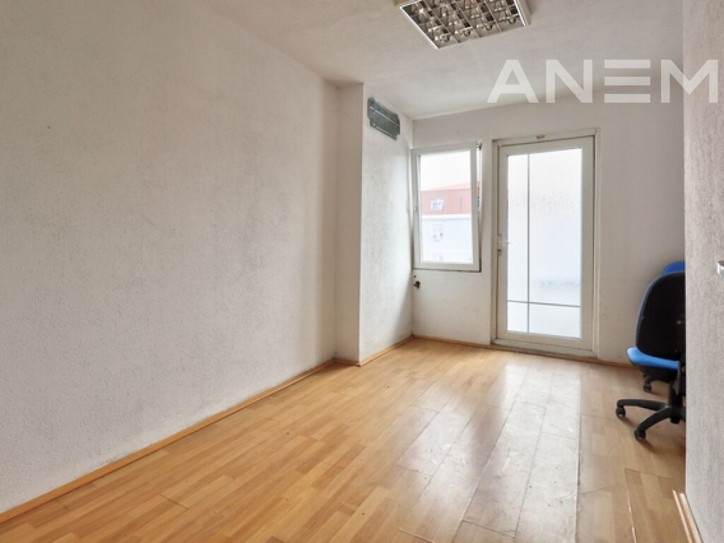 Zyre me qira 220m² në Pejton 3