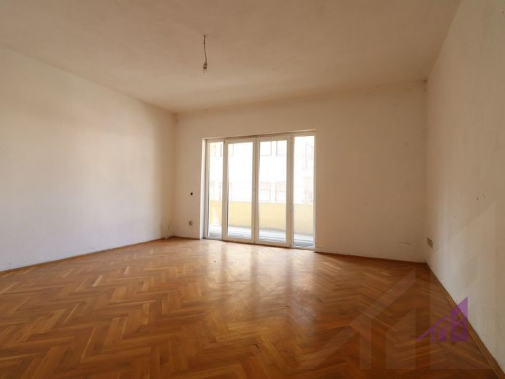 Shtëpi/Zyre me qira 500m² në Qendër 3