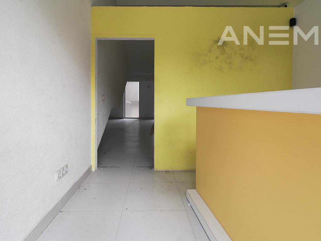 Lokal me qira me 3 hapësira pune në Tophane 4