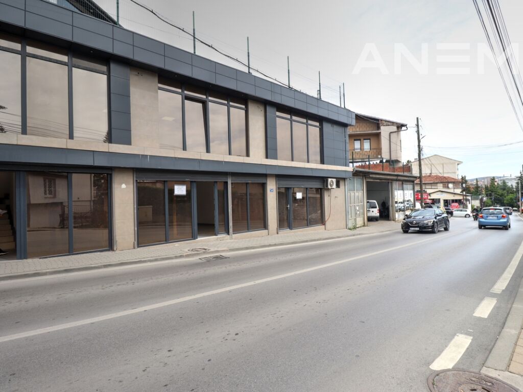 Lokal me qira 200m2 në Arbëri