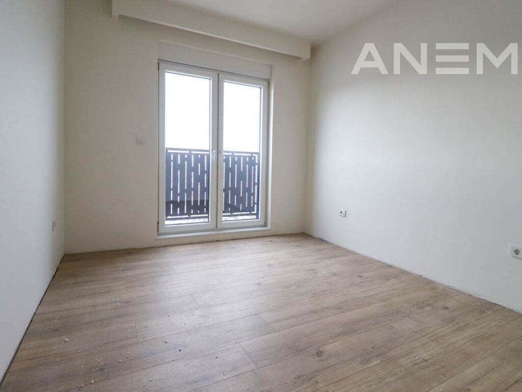 Penthouse me qira me 3 dhoma gjumi në lagjen Kalabria 4
