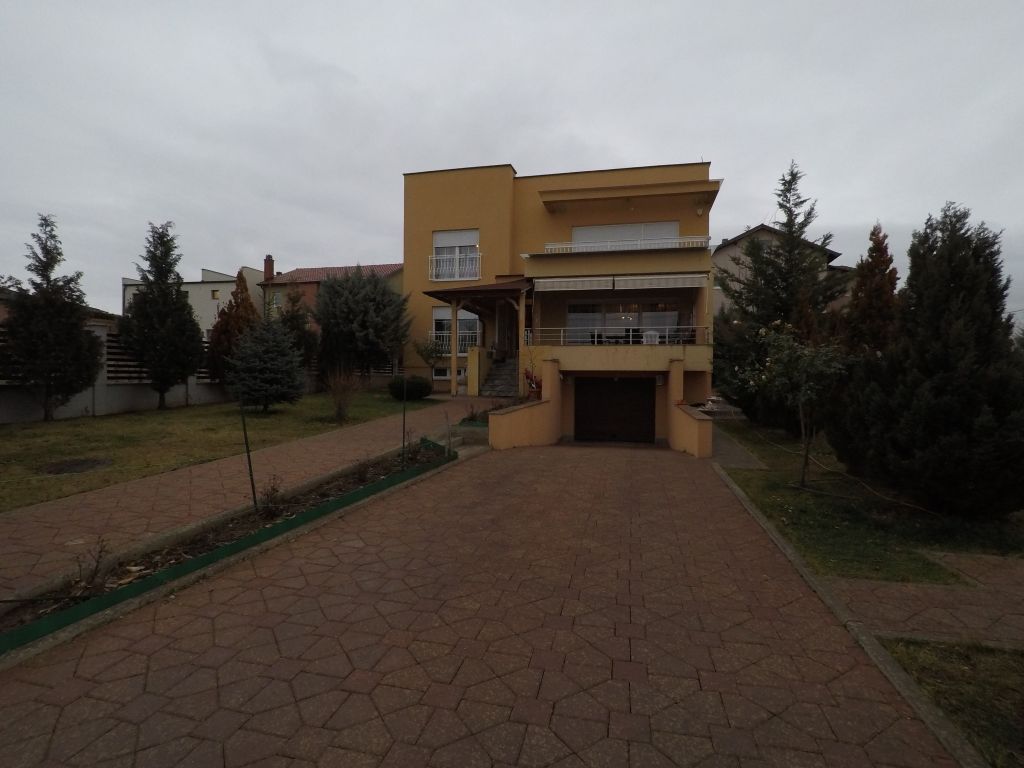 Shtepia ne shitje 500m2 ne lagjen Qendresa