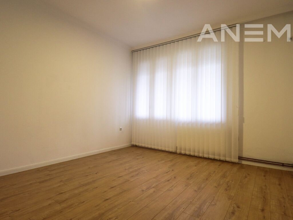 Zyre me qira me 4 hapësira pune në Qendër 4