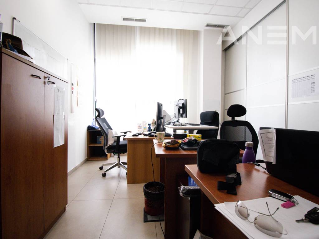Objekt me qira 1950m² në Rrugën e Zagrebit 2