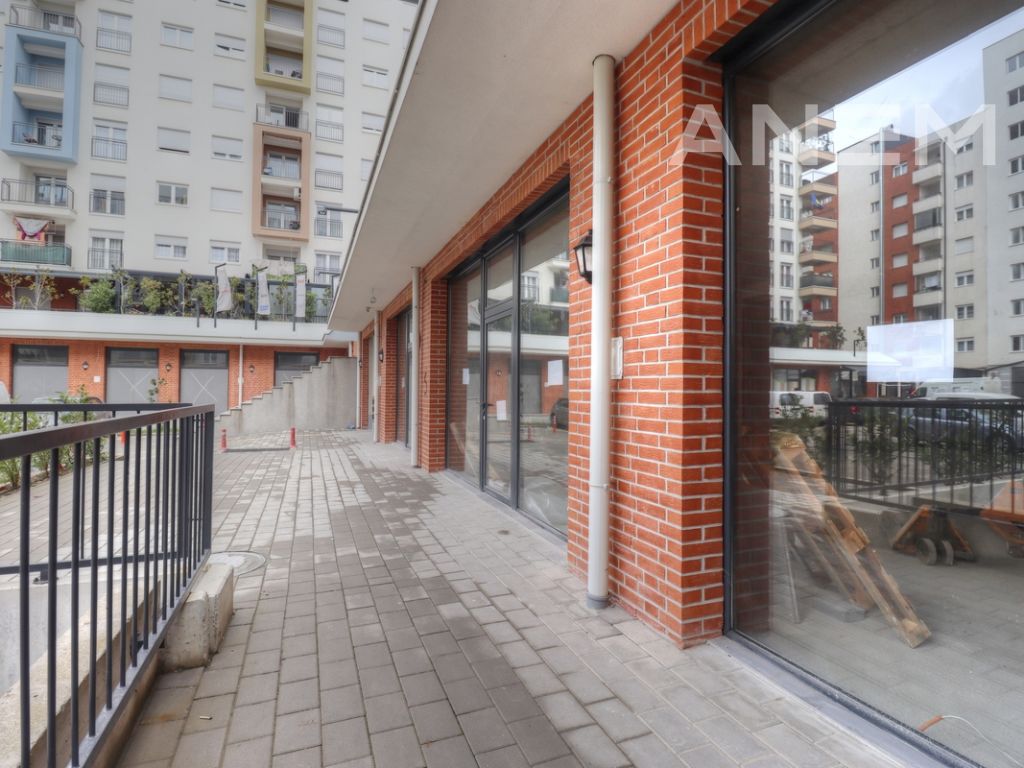 Lokal me qira 300 m² në Mati 1 1