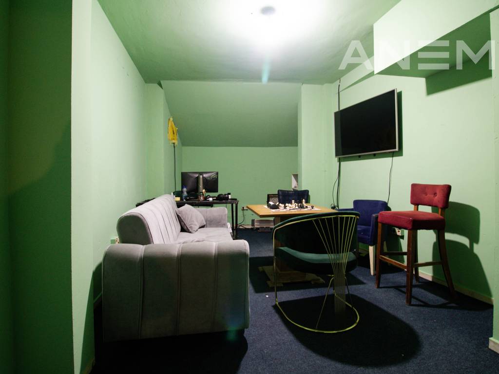 Lokal me qira 470m² në Qendër 4