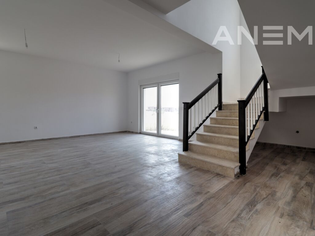 Shtëpi në shitje 245m² në Veternik 2