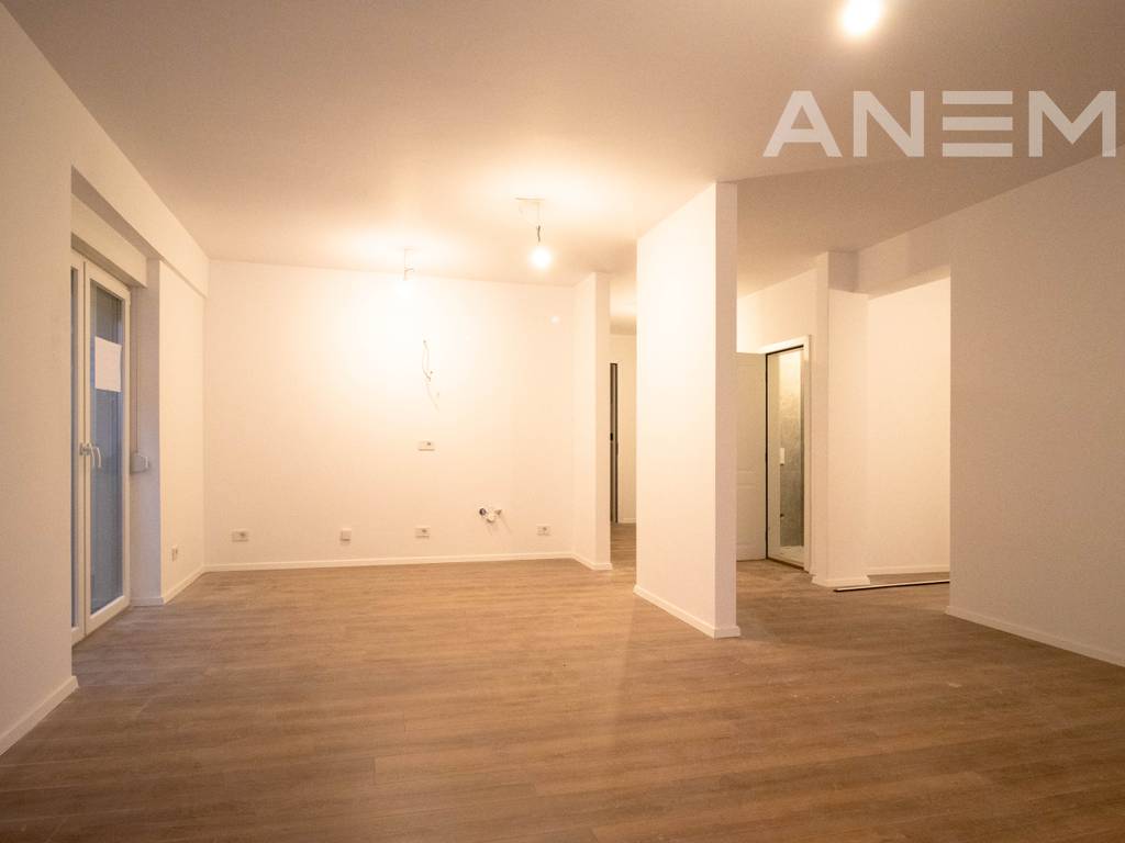 Zyre me qira me 4 hapësira pune te Prishtina e Re 2