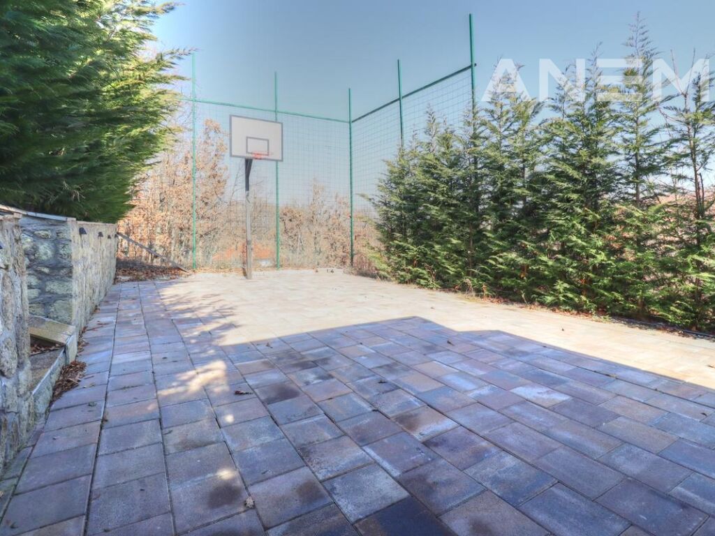 Vila në shitje 250m² në Makreshë në komunën e Novobërdës 4