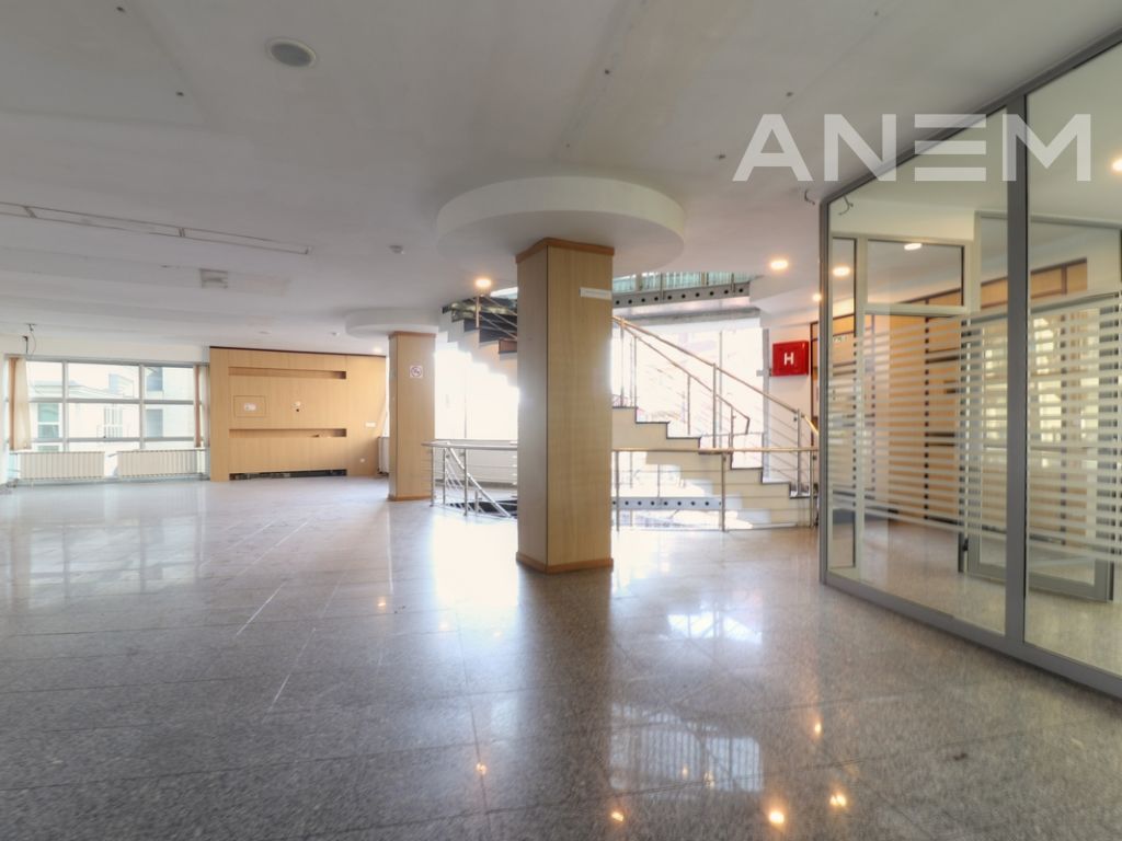 Objekt me qira 1000m2 në Qendër 4