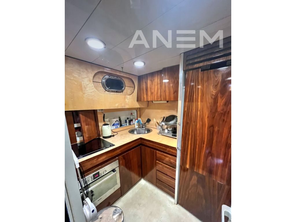 Yacht Mangusta Rodrigues në Shitje 3