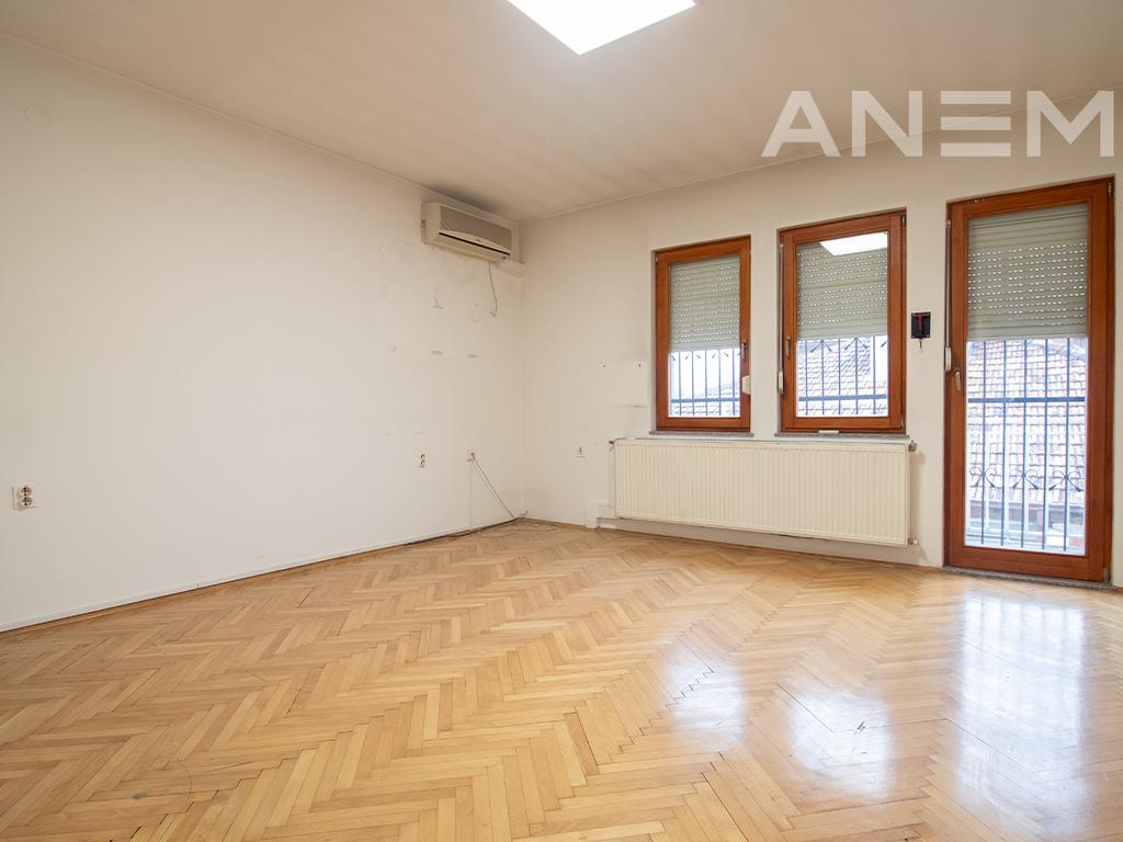Zyre me qira 360m² në lagjen Arbëri 2