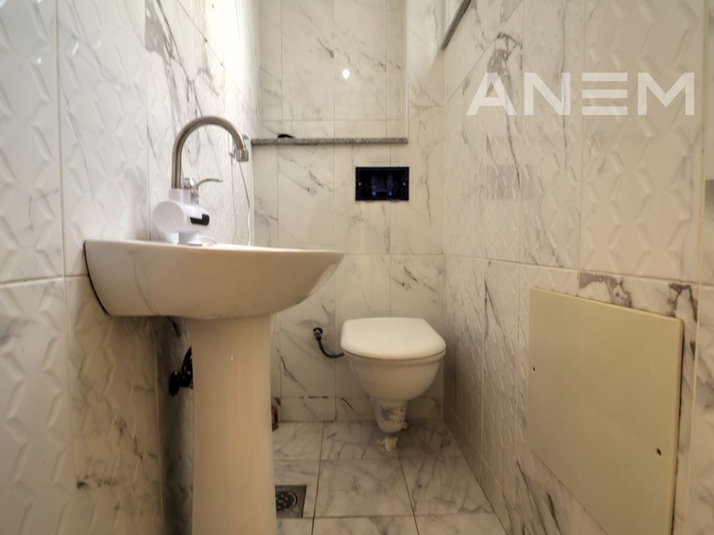 Zyre me qira 131m² në Qendër