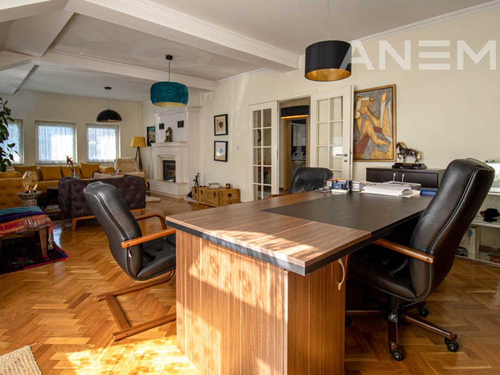 Kat shtëpie me qira 280m² në Pejton 4