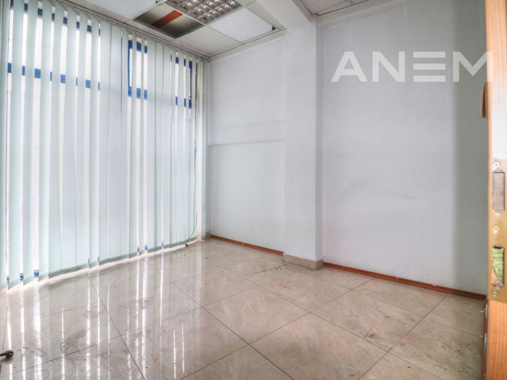 Objekt me qira 550m2 në Qendër 2