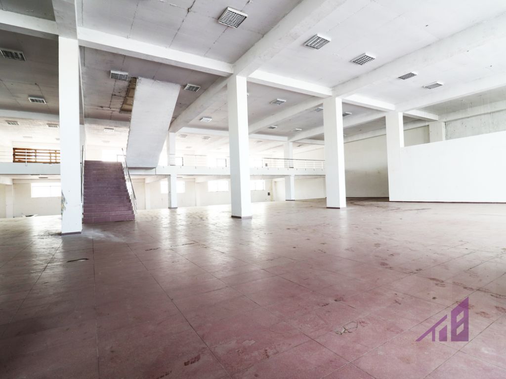 Objekt me qira 1400m2 në magjistralen Prishtinë-Mitrovicë 2