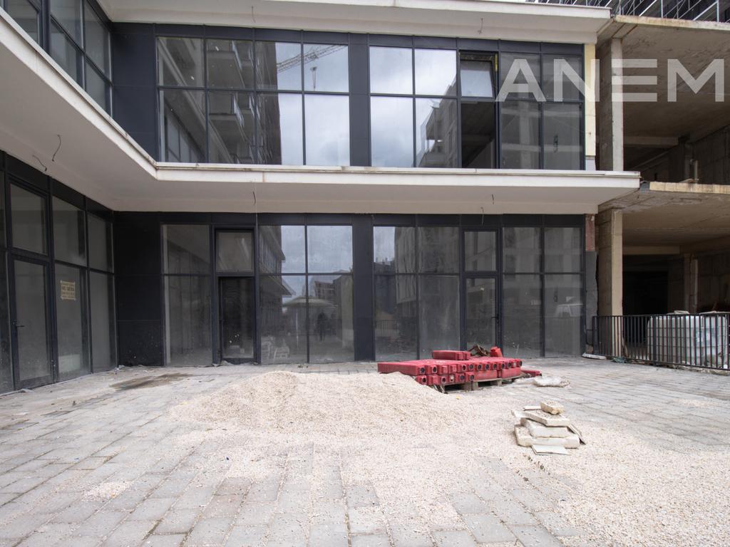 Lokal me qira 450m² në Mahallën e Muhaxherëve 1