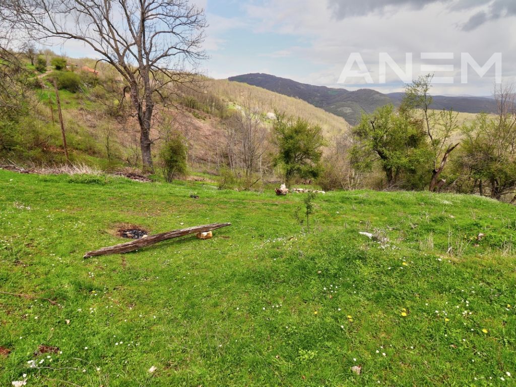 Tokë në shitje 2.8 ha në Novobërdë 4