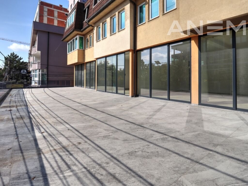 Zyre me qira 400m² në Fushë Kosovë