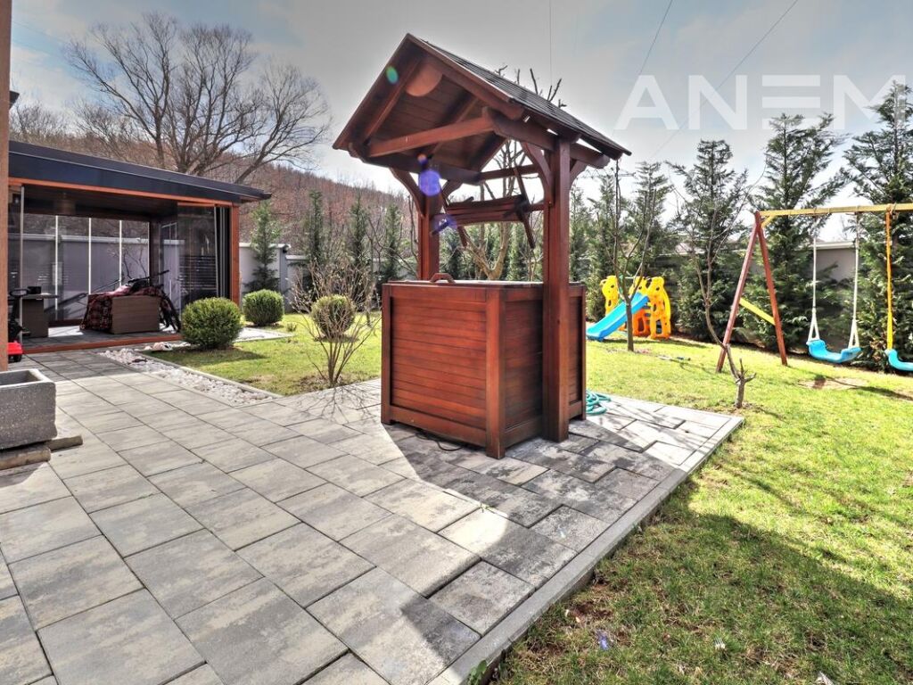 Shtëpi në shitje 235m² në Matiqan 2
