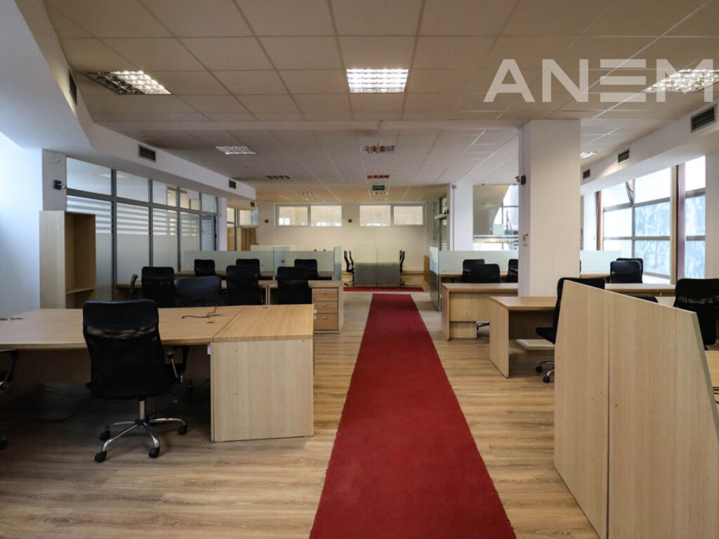 Objekt me qira 1000m² në lagjen Bregu i Diellit 2