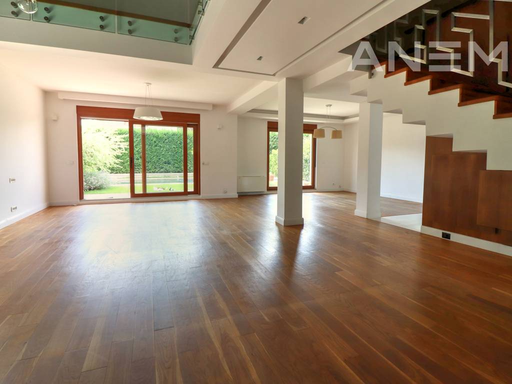 Shtëpi në shitje 360m² + 60m² bodrum dhe 100m² nënkulm në Marigona Residence 2