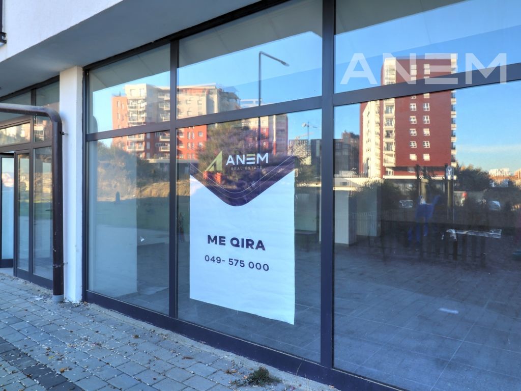 Lokal me qira 155m2 në lagjen Kalabria - Emshir